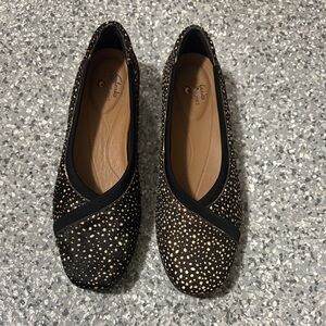 Clarks Women's Black and Gold Dotted Flats